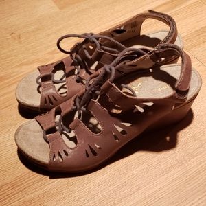 Hold for Susan- Aetrex Giselle Ghillie Tie Sandal